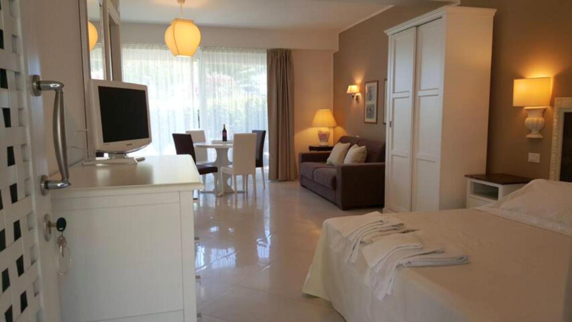 Oasis Aparthotel