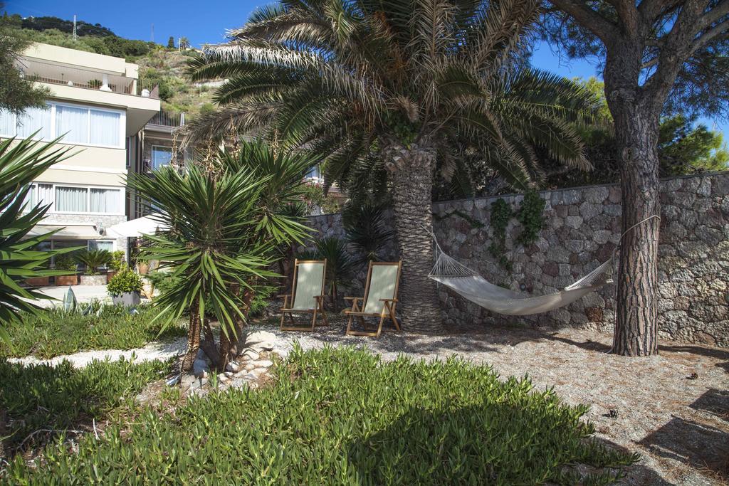 Oasis Aparthotel 4*