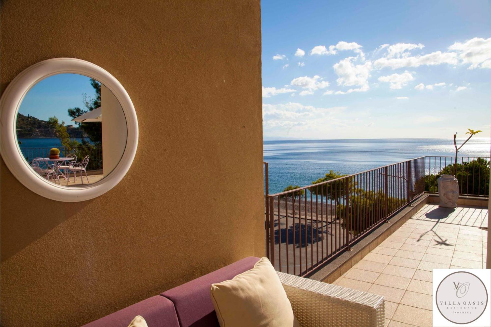 Oasis Aparthotel 4*