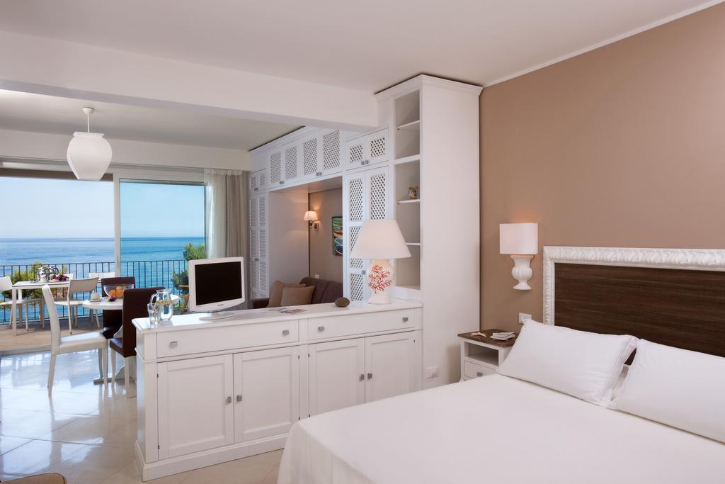 Oasis Aparthotel