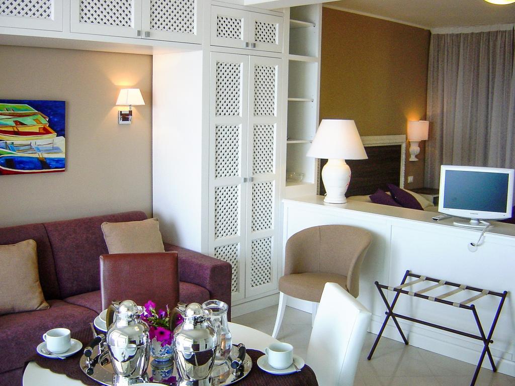 Oasis Aparthotel