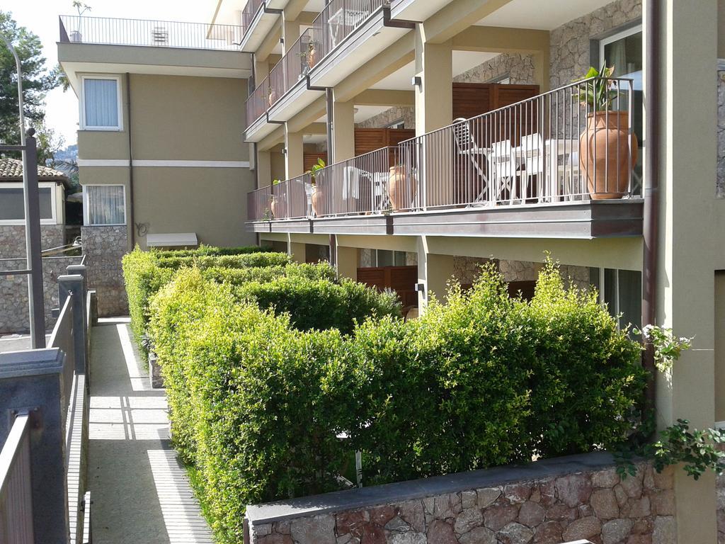 Oasis Aparthotel 4*